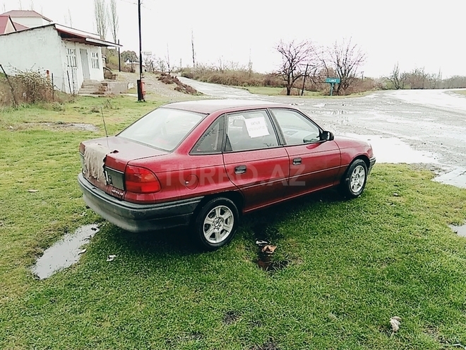Opel Astra 1994, 25,000 km - 1.6 l - Qusar