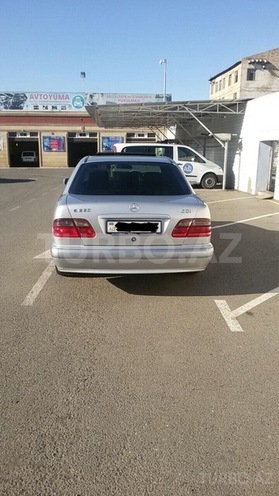 Mercedes E 220 2000, 230,000 km - 2.2 л - Göygöl