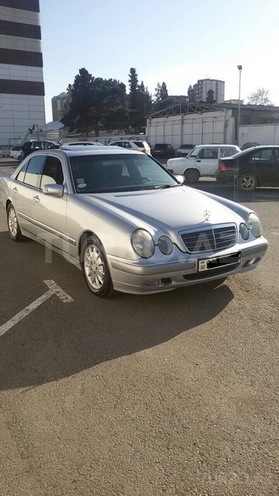 Mercedes E 220 2000, 230,000 km - 2.2 л - Göygöl