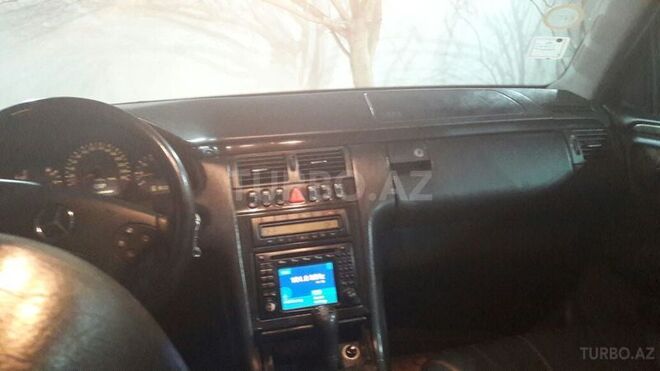 Mercedes E 240 2000, 245,000 km - 2.6 l - Bakı
