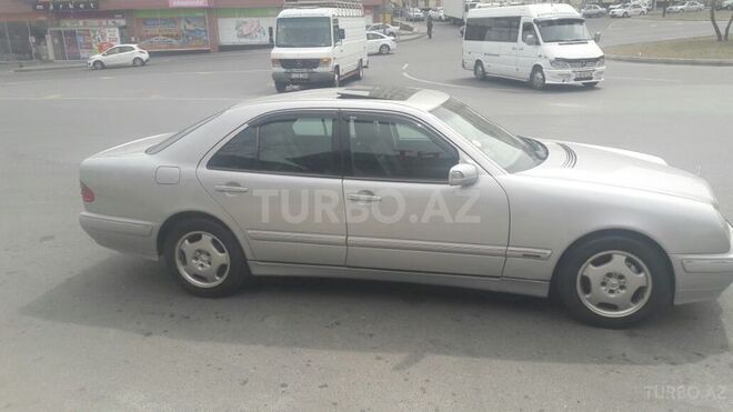 Mercedes E 240 2000, 245,000 km - 2.6 l - Bakı
