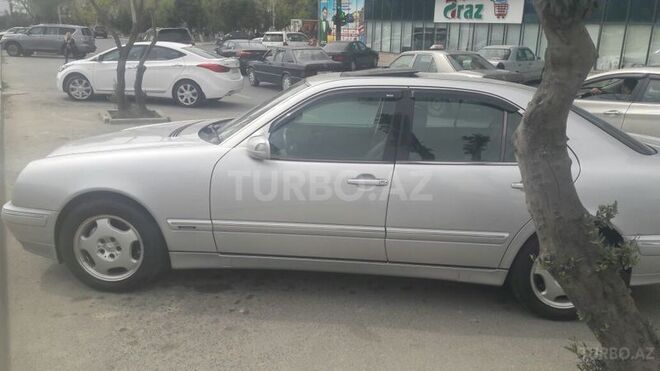 Mercedes E 240 2000, 245,000 km - 2.6 l - Bakı