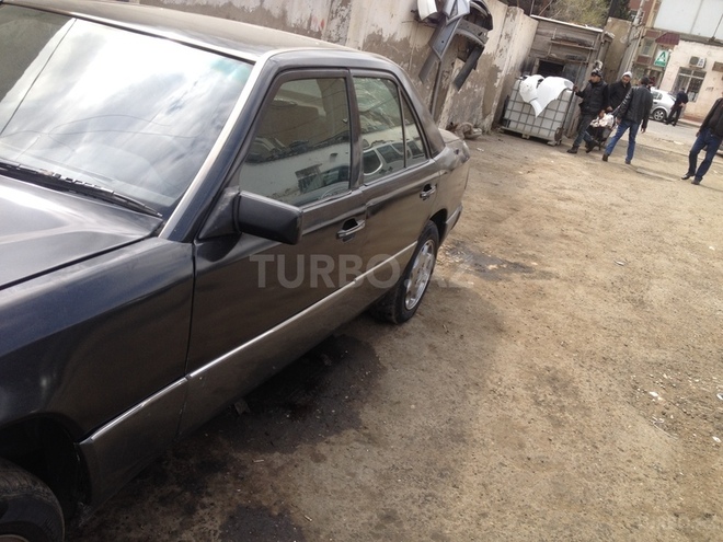 Mercedes E 300 1991, 450,000 km - 3.0 l - Bakı