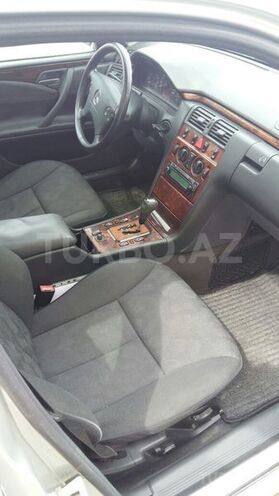 Mercedes E 240 1999, 212,000 km - 2.4 l - Bakı