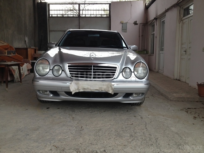 Mercedes E 240 2000, 225,777 km - 2.6 l - Gəncə