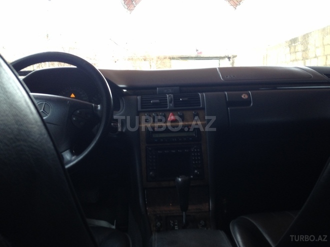 Mercedes E 240 2000, 225,777 km - 2.6 l - Gəncə