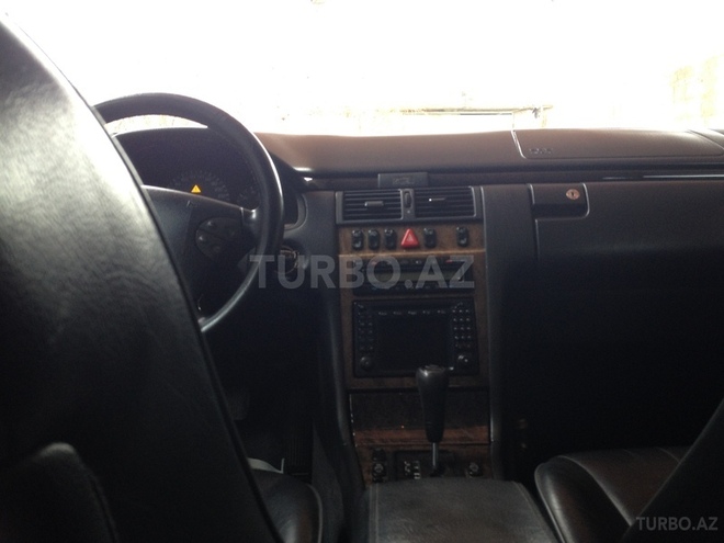 Mercedes E 240 2000, 225,777 km - 2.6 l - Gəncə