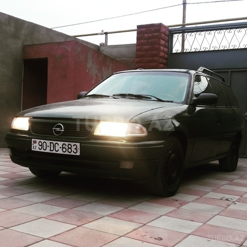 Opel Astra 1997, 200,000 km - 1.6 l - Bakı