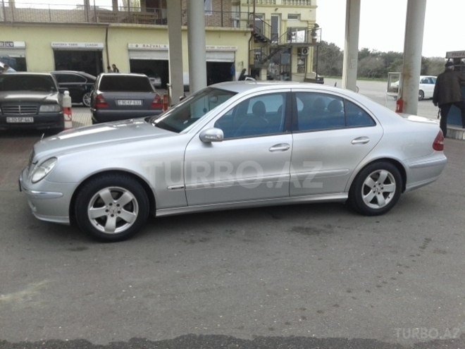 Mercedes E 220 2002, 226,000 km - 2.2 l - Bakı