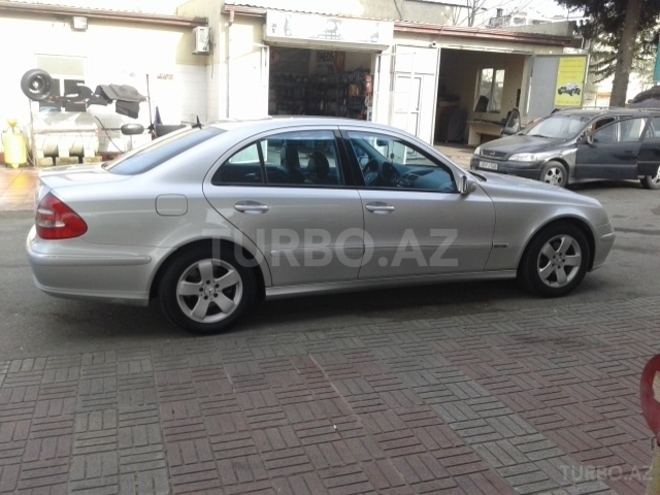 Mercedes E 220 2002, 226,000 km - 2.2 l - Bakı
