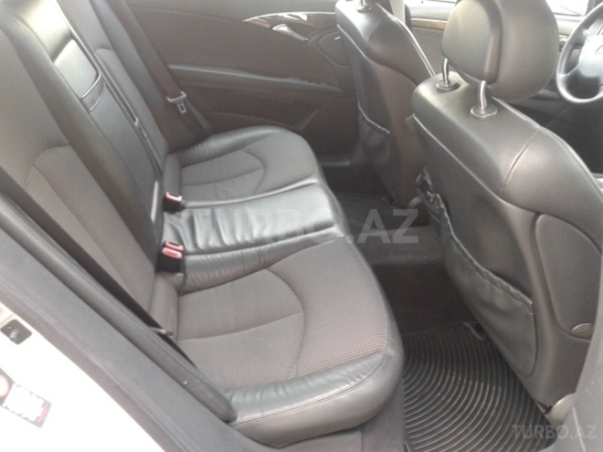 Mercedes E 220 2002, 226,000 km - 2.2 l - Bakı
