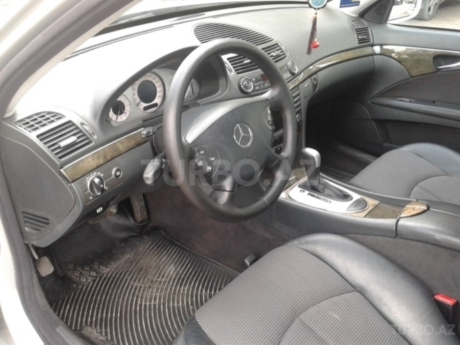 Mercedes E 220 2002, 226,000 km - 2.2 l - Bakı