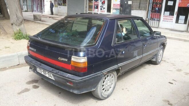 Renault  1993, 330,000 km - 1.4 l - Xırdalan