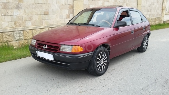 Opel Astra 1993, 215,000 km - 1.6 l - Bakı