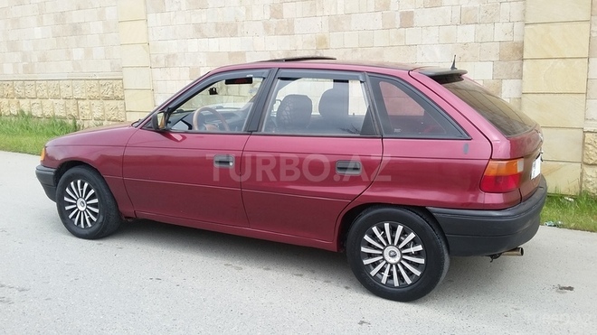 Opel Astra 1993, 215,000 km - 1.6 l - Bakı