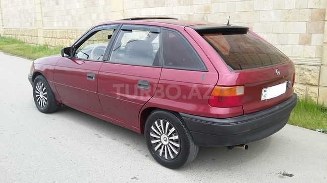 Opel Astra 1993, 215,000 km - 1.6 l - Bakı