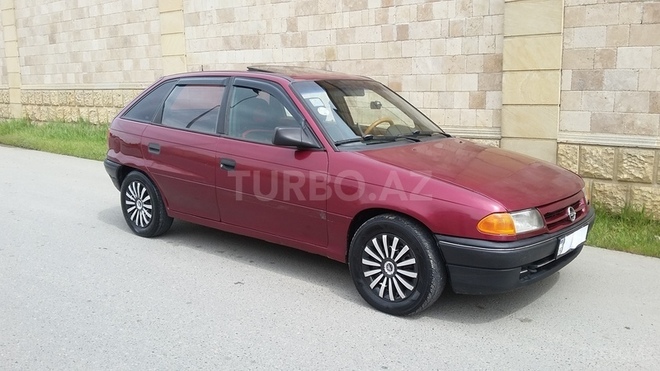 Opel Astra 1993, 215,000 km - 1.6 l - Bakı