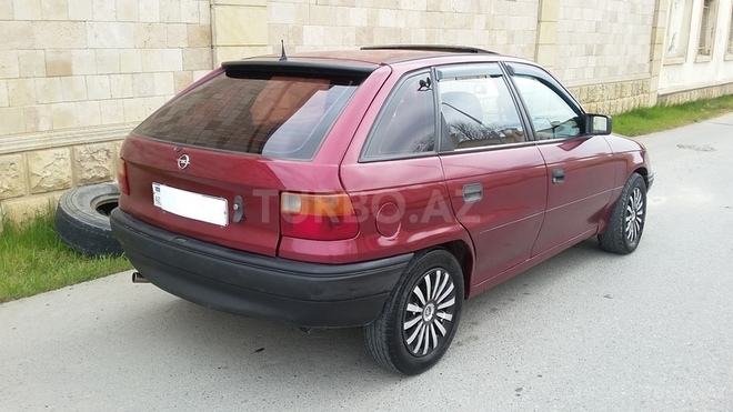 Opel Astra 1993, 215,000 km - 1.6 l - Bakı