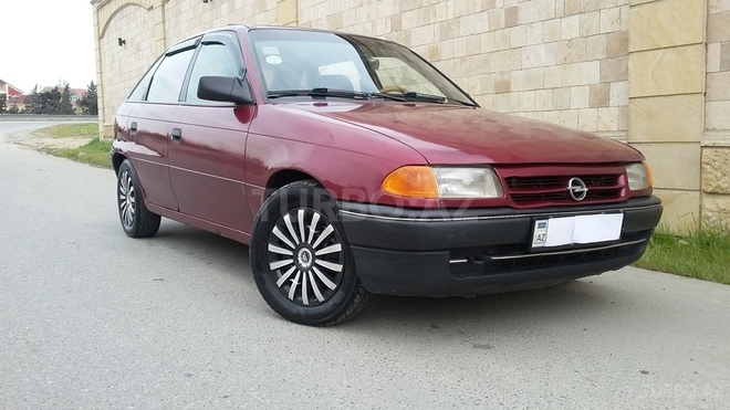 Opel Astra 1993, 215,000 km - 1.6 l - Bakı