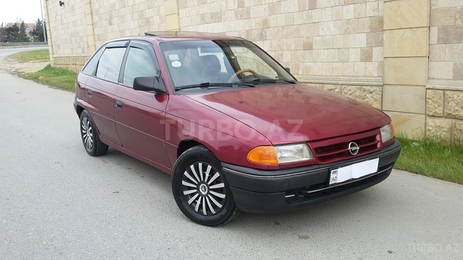 Opel Astra 1993, 215,000 km - 1.6 l - Bakı