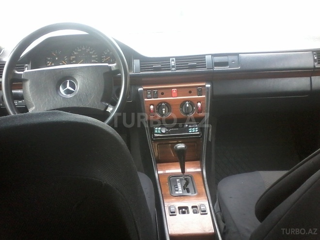 Mercedes E 230 1991, 253,000 km - 2.3 l - Bakı