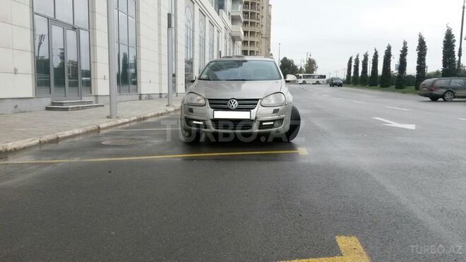 Volkswagen Jetta 2009, 100,000 km - 1.6 l - Bakı