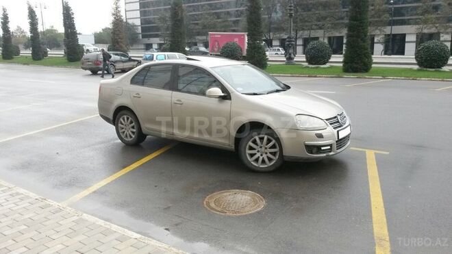 Volkswagen Jetta 2009, 100,000 km - 1.6 l - Bakı