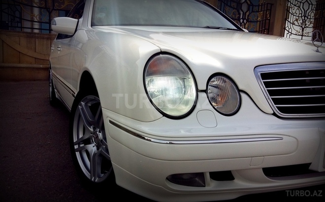 Mercedes E 240 2001, 165,700 km - 2.6 l - Bakı