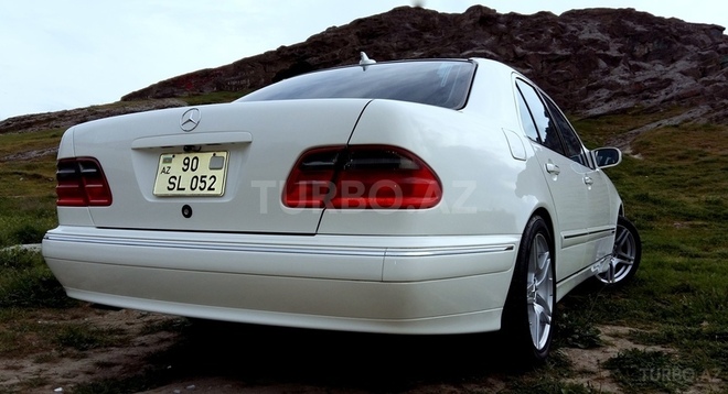 Mercedes E 240 2001, 165,700 km - 2.6 l - Bakı