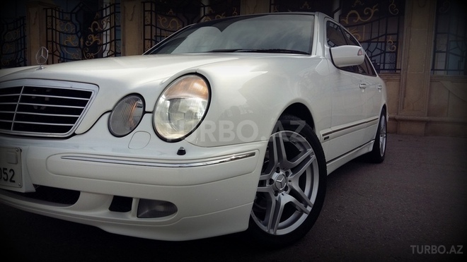 Mercedes E 240 2001, 165,700 km - 2.6 l - Bakı