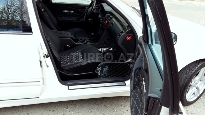 Mercedes E 240 2001, 165,700 km - 2.6 l - Bakı