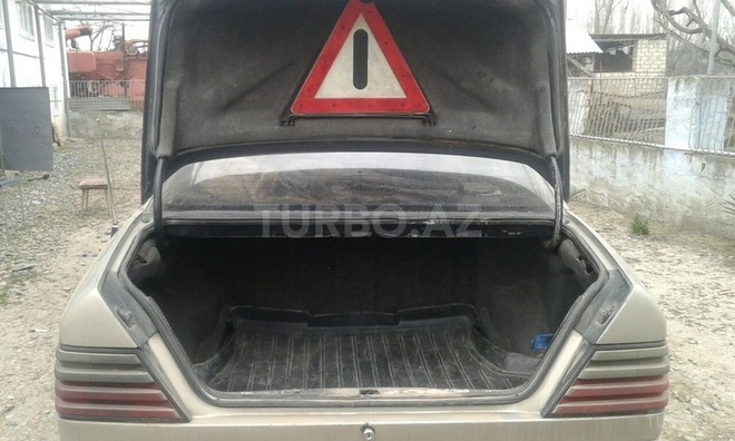 Mercedes E 250 1992, 350,000 km - 2.5 l - Salyan