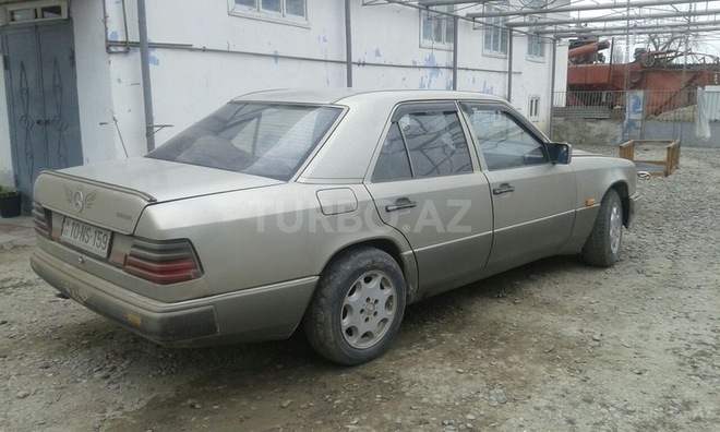Mercedes E 250 1992, 350,000 km - 2.5 l - Salyan