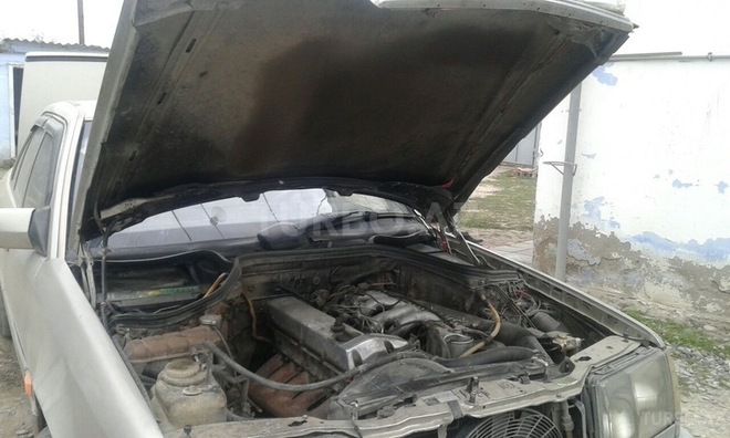 Mercedes E 250 1992, 350,000 km - 2.5 l - Salyan