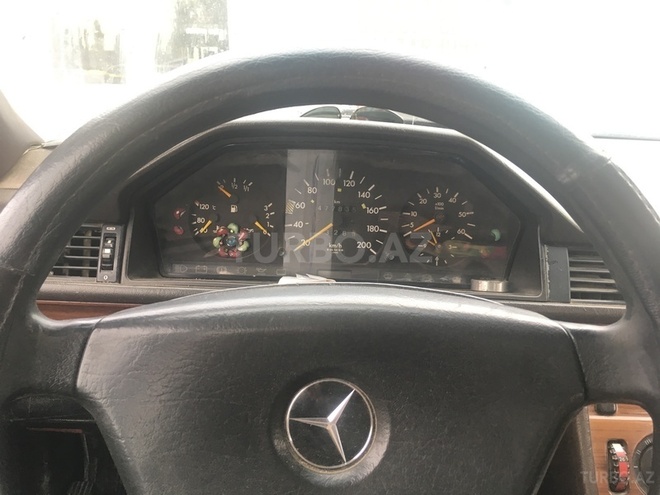 Mercedes E 250 1992, 350,000 km - 2.5 l - Salyan