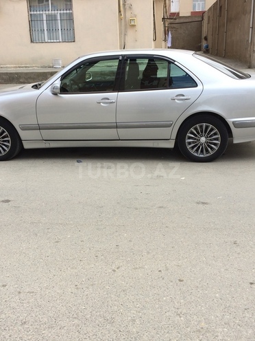Mercedes E 240 2000, 87,000 km - 2.6 l - Bakı