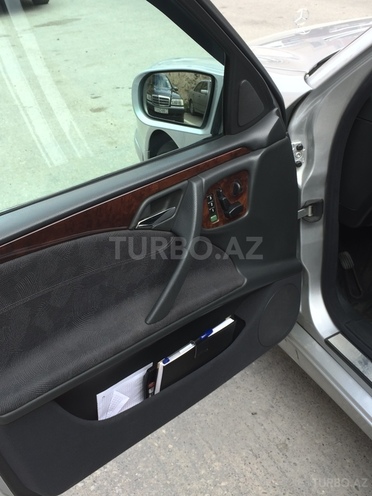 Mercedes E 240 2000, 87,000 km - 2.6 l - Bakı