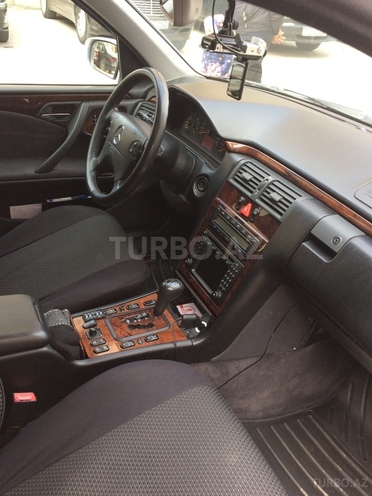 Mercedes E 240 2000, 87,000 km - 2.6 l - Bakı
