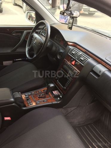 Mercedes E 240 2000, 87,000 km - 2.6 l - Bakı