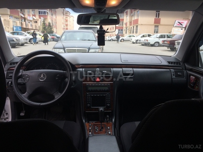 Mercedes E 240 2000, 87,000 km - 2.6 l - Bakı