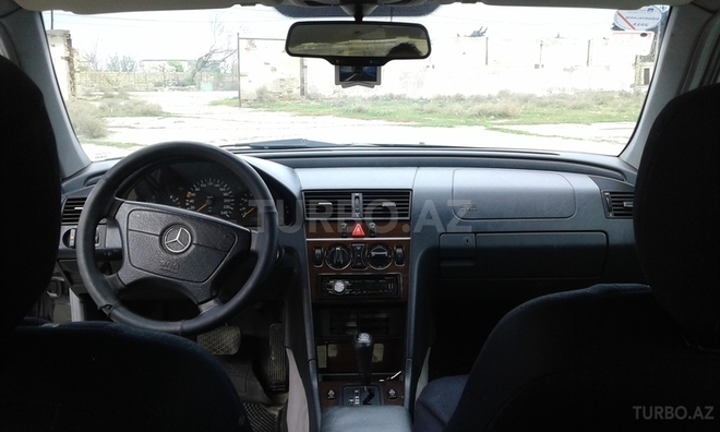 Mercedes C 220 1996, 173,000 km - 2.2 l - Sumqayıt