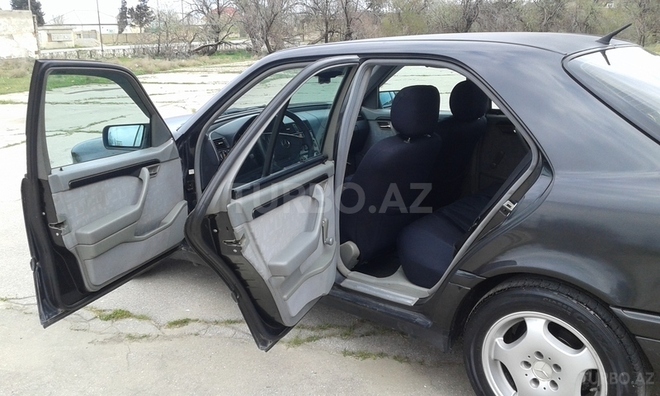 Mercedes C 220 1996, 173,000 km - 2.2 l - Sumqayıt