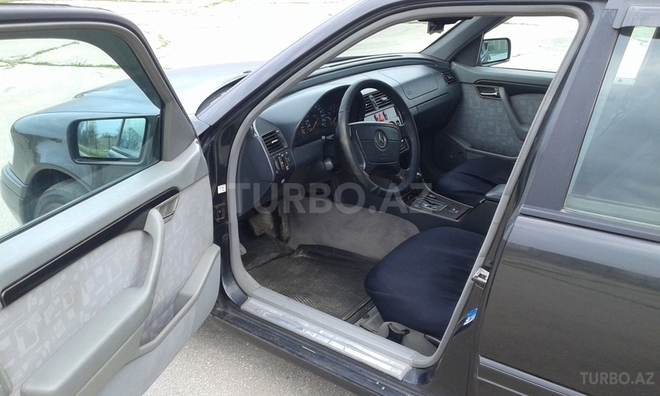 Mercedes C 220 1996, 173,000 km - 2.2 l - Sumqayıt