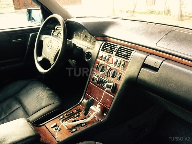 Mercedes E 200 1998, 355,000 km - 2.0 l - Bakı