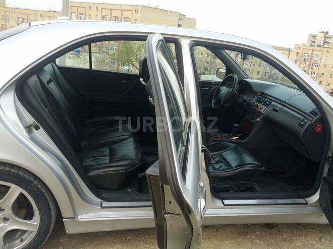 Mercedes E 320 2000, 300,000 km - 3.2 л - Bakı