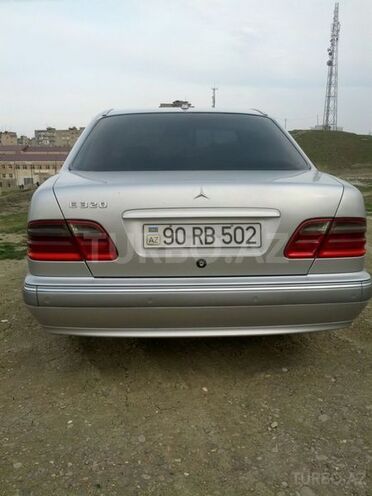 Mercedes E 320 2000, 300,000 km - 3.2 л - Bakı