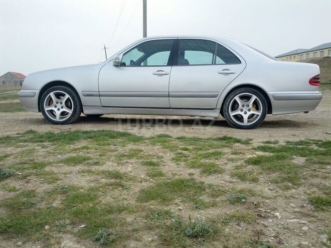 Mercedes E 320 2000, 300,000 km - 3.2 л - Bakı