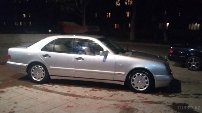 Mercedes E 200 1999, 190,000 km - 2.0 l - Yevlax