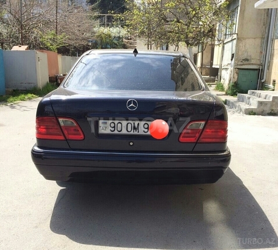 Mercedes E 220 1998, 235,000 km - 2.2 l - Bakı