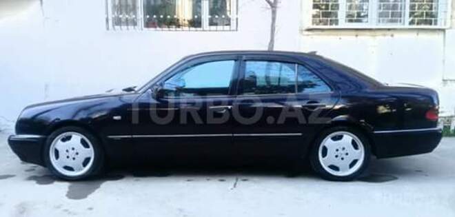 Mercedes E 220 1998, 235,000 km - 2.2 l - Bakı